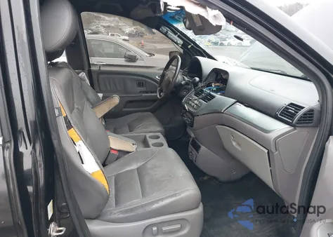 2010 Honda Odyssey Touring z USA, uszkodzony, nr VIN 5FNRL3H96AB049919